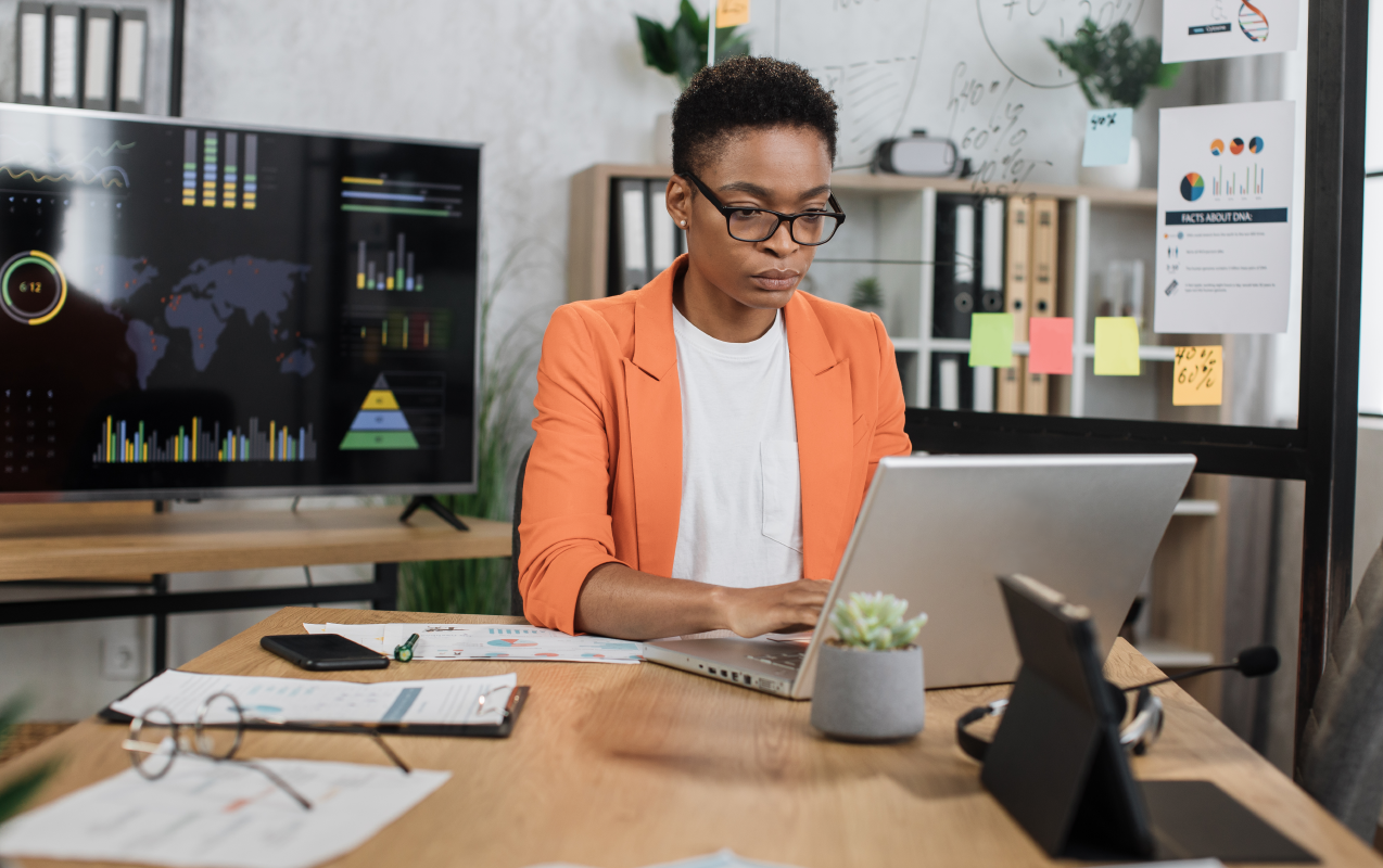 How to use dashboards for business intelligence (+examples)